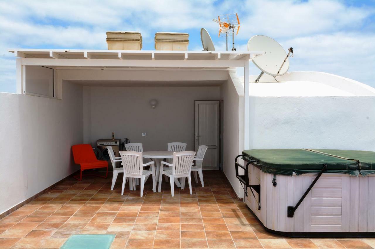 Villa hannah - Stunning Sea Views - Roof Terrace Costa Teguise Exterior foto